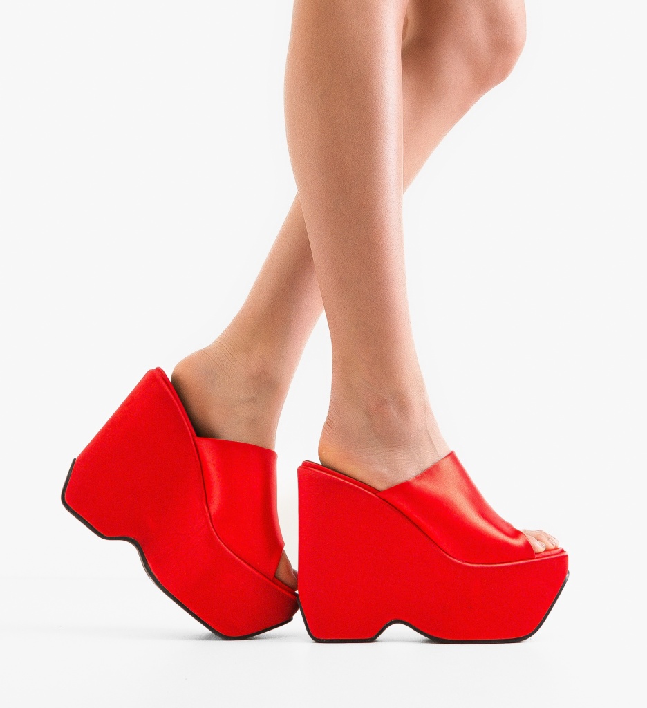 Saboti dama Kayleig Rosii