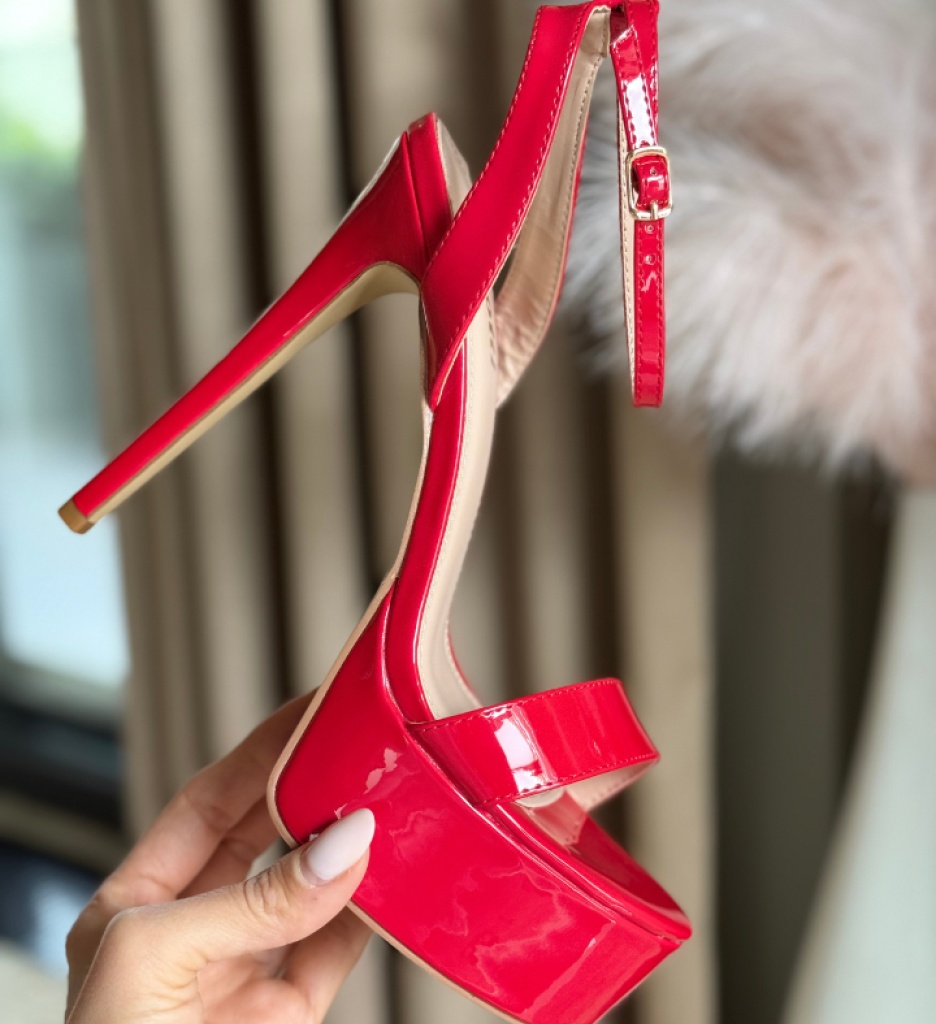 Sandale cu toc Barbys Rosii